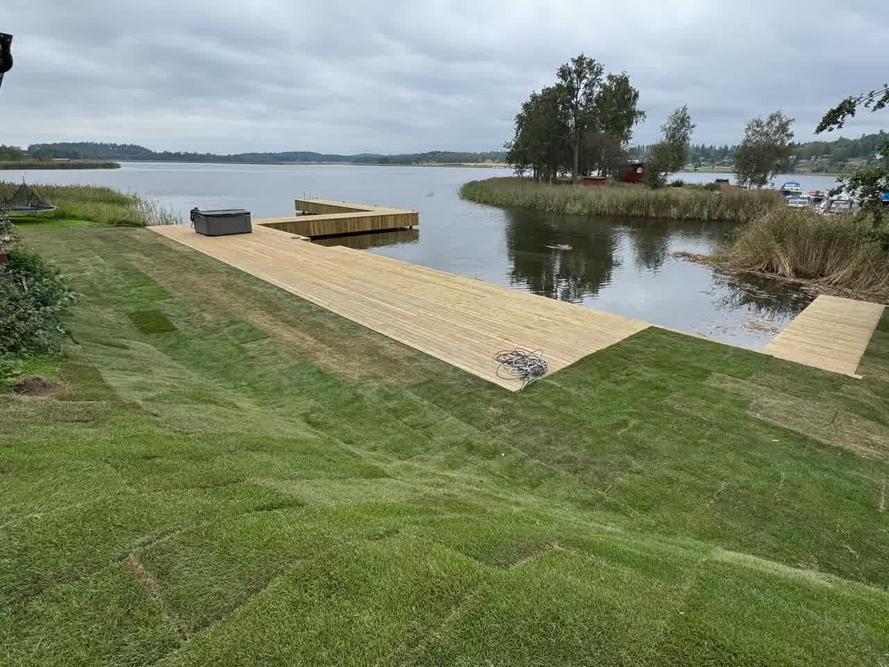 Muddring, spontning, pålning, bryggbyggnation, gräsmatta projektbild